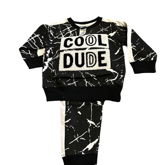 Adorable kids sweatsuit set bundle - Picture 3 of 3